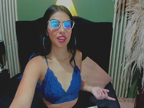 Snapshot of PaolaMendez_ chatting on March 1, 2025, 11:39 am PaolaMendez online show from March 1, 2025, 11:39 am