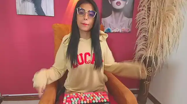 Snapshot of PaolaMendez_ chatting on March 4, 2025, 5:34 pm PaolaMendez online show from March 4, 2025, 5:34 pm