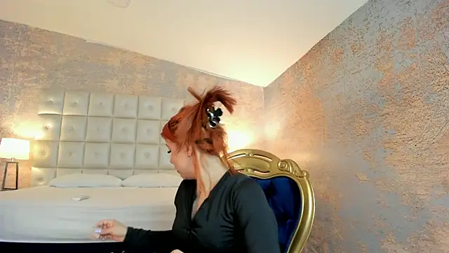 MelaniieRoux online show from May 18, 2026, 7:40 pm