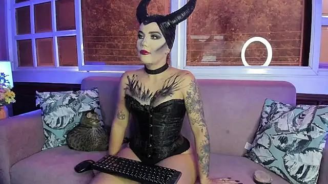 MelaniieRoux online show from October 13, 2025, 7:37 pm