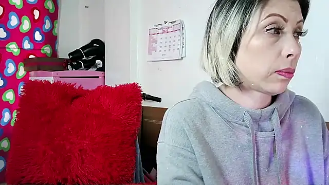 alixia81 online show from November 8, 2025, 7:50 pm