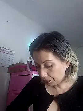 alixia81 online show from September 9, 2025, 11:36 pm