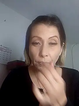 alixia81 online show from October 9, 2025, 10:43 pm