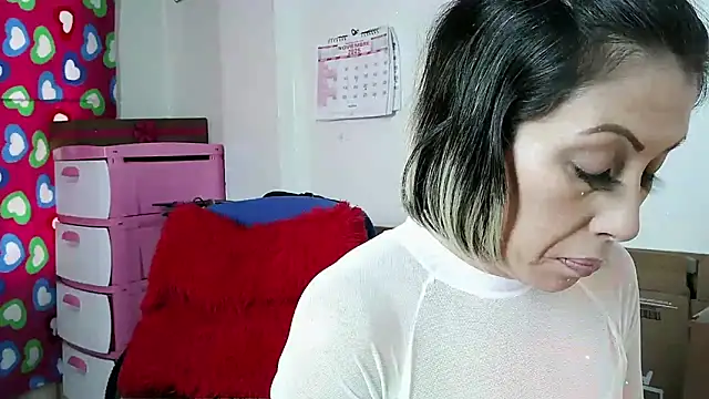 alixia81 online show from November 23, 2025, 4:06 pm