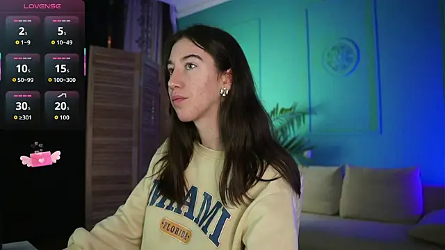 Snapshot of Belle_Via chatting on November 15, 2025, 6:23 pm Belle Via online show from November 15, 2025, 6:23 pm