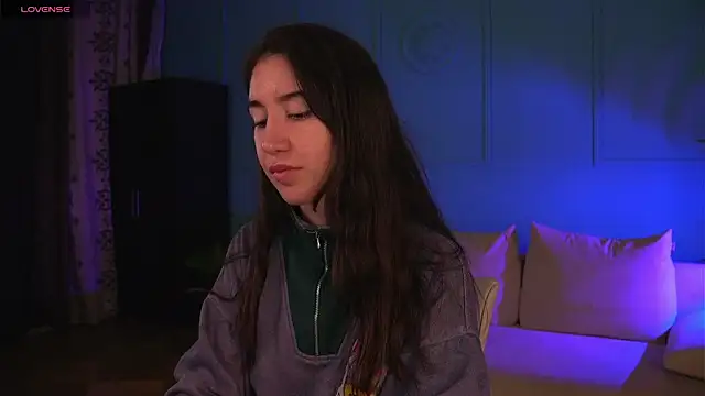 Snapshot of Belle_Via chatting on April 15, 2026, 7:18 pm Belle Via online show from April 15, 2026, 7:18 pm