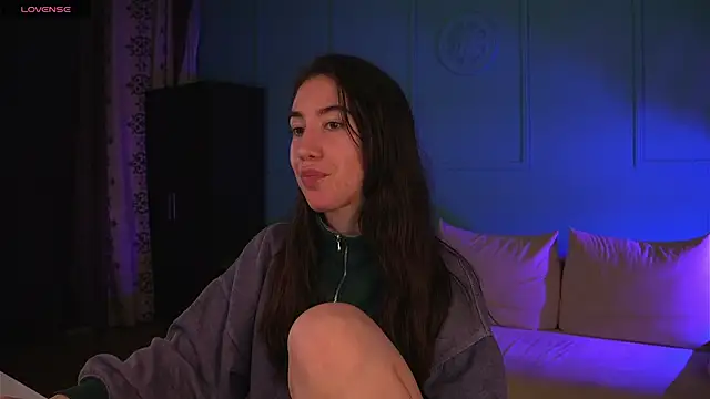 Snapshot of Belle_Via chatting on April 15, 2026, 8:20 pm Belle Via online show from April 15, 2026, 8:20 pm