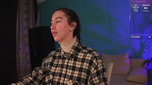 Snapshot of Belle_Via chatting on April 8, 2026, 5:03 pm Belle Via online show from April 8, 2026, 5:03 pm