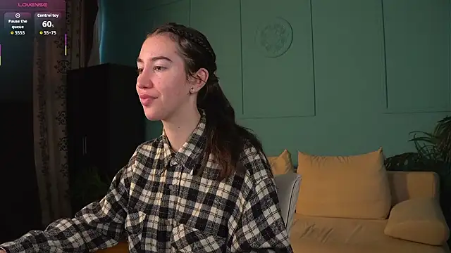 Snapshot of Belle_Via chatting on March 9, 2026, 10:52 am Belle Via online show from March 9, 2026, 10:52 am