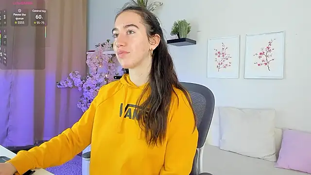 Snapshot of Belle_Via chatting on March 25, 2026, 1:32 pm Belle Via online show from March 25, 2026, 1:32 pm