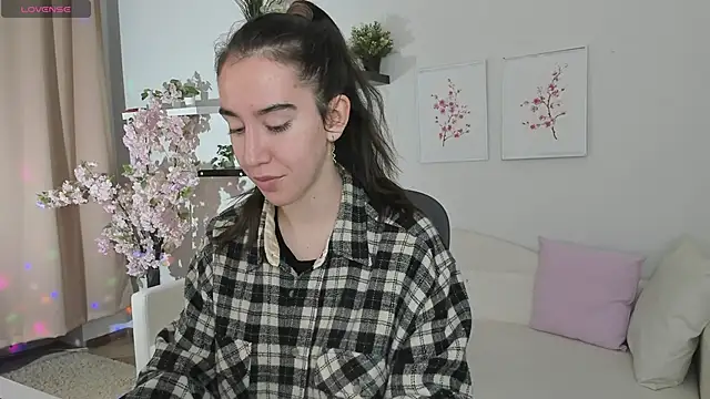 Snapshot of Belle_Via chatting on April 14, 2026, 2:44 pm Belle Via online show from April 14, 2026, 2:44 pm