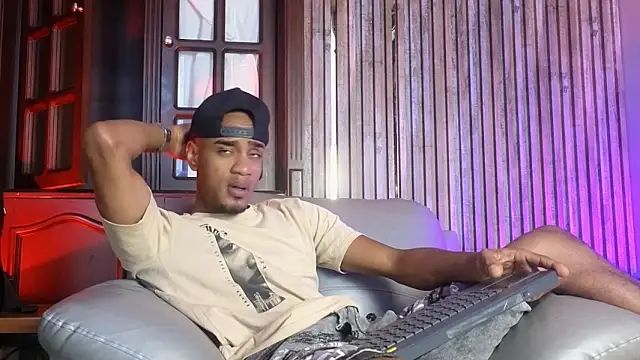 AaronCruz  online show from February 18, 2026, 4:36 pm