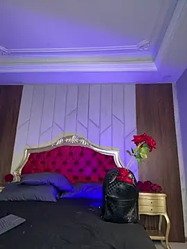 AaronCruz  online show from December 19, 2025, 12:03 am