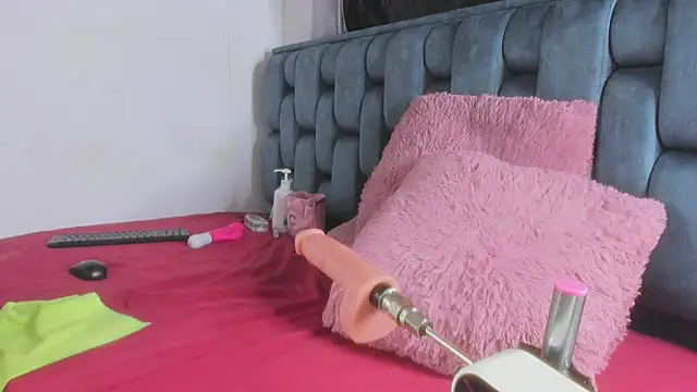 Roxy-Smith online show from February 1, 2026, 11:14 pm