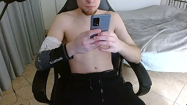 FitGuyDream online show from November 9, 2025, 2:26 am