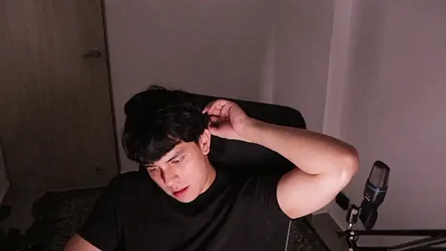 Snapshot of Tony_Hoffa chatting on February 10, 2026, 11:48 pm Tony Hoffa online show from February 10, 2026, 11:48 pm