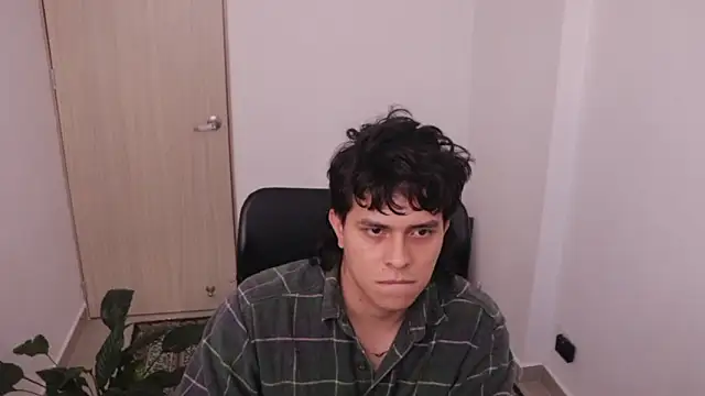 Snapshot of Tony_Hoffa chatting on February 4, 2026, 6:14 pm Tony Hoffa online show from February 4, 2026, 6:14 pm