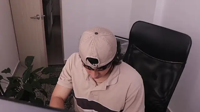 Snapshot of Tony_Hoffa chatting on February 3, 2026, 8:36 pm Tony Hoffa online show from February 3, 2026, 8:36 pm