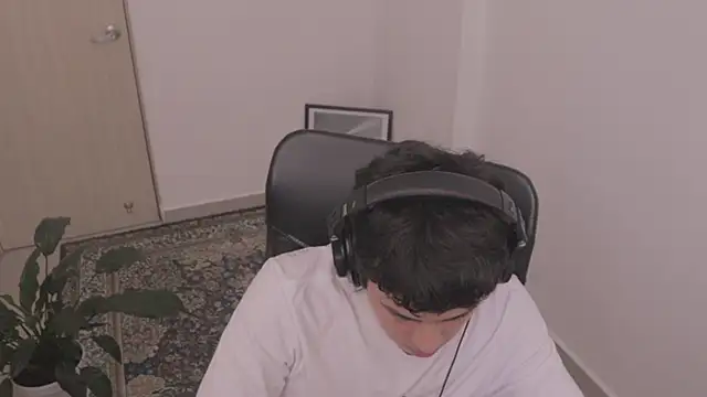 Snapshot of Tony_Hoffa chatting on January 14, 2026, 6:11 pm Tony Hoffa online show from January 14, 2026, 6:11 pm