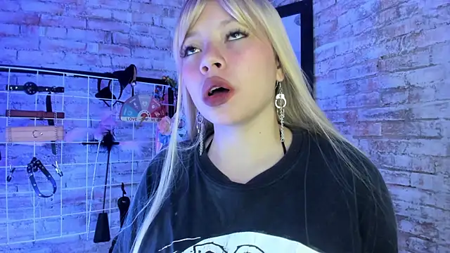 Cherry xoxx online show from November 3, 2025, 12:09 pm