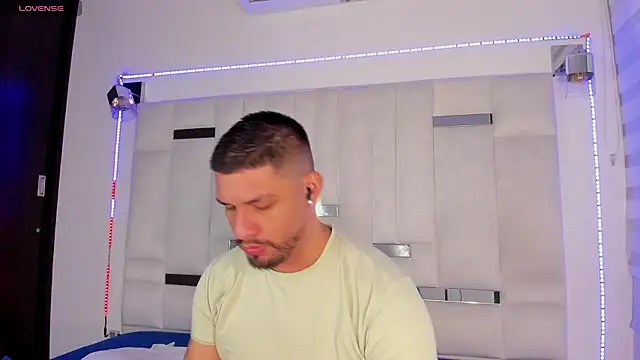 Jacoob19  online show from November 7, 2025, 1:04 pm