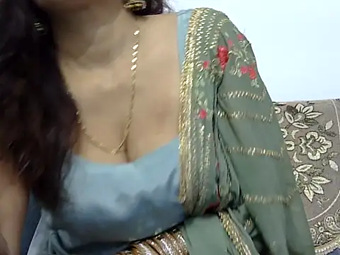 Snapshot of mishi_kaur chatting on December 22, 2024, 2:49 am mishi kaur online show from December 22, 2024, 2:49 am