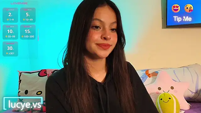 Snapshot of LucyEvans_ chatting on November 17, 2025, 4:05 am LucyEvans online show from November 17, 2025, 4:05 am