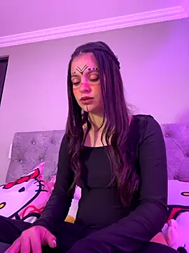 Snapshot of LucyEvans_ chatting on October 31, 2025, 5:37 am LucyEvans online show from October 31, 2025, 5:37 am