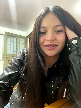 Snapshot of LucyEvans_ chatting on October 20, 2025, 5:42 am LucyEvans online show from October 20, 2025, 5:42 am