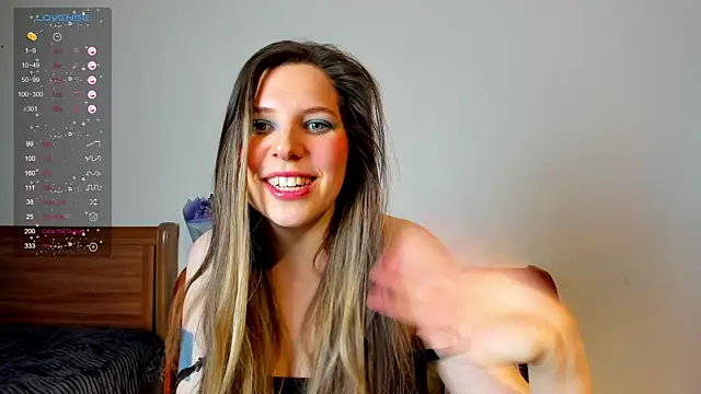 Snapshot of Annie_aww chatting on December 9, 2024, 10:20 pm Annie aww online show from December 9, 2024, 10:20 pm