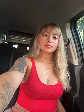 amanda-medrano1 online show from February 14, 2026, 3:12 pm