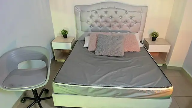 escarleth   online show from October 27, 2025, 12:50 pm