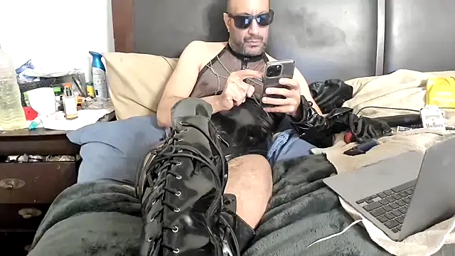 kinkyguy32323 online show from February 1, 2025, 1:09 pm