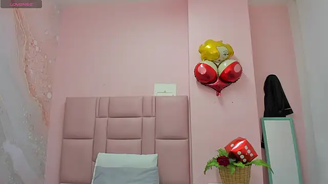 Snapshot of soyzarahtorres chatting on October 21, 2025, 11:37 pm soyzarahtorres online show from October 21, 2025, 11:37 pm