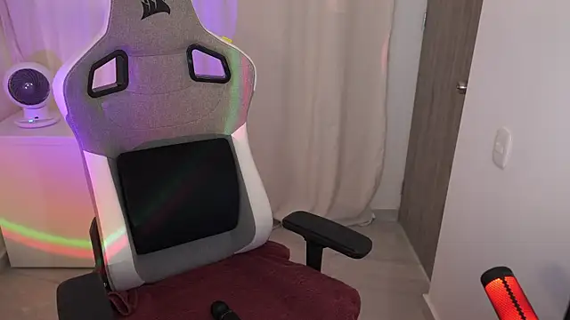 anyacutex online show from September 30, 2025, 7:53 pm