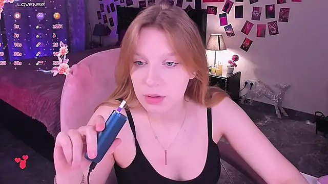 Snapshot of KarambaMoon chatting on May 3, 2026, 8:23 pm KarambaMoon online show from May 3, 2026, 8:23 pm
