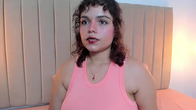 Snapshot of Beckybeaumon chatting on February 14, 2025, 4:04 am Beckybeaumon online show from February 14, 2025, 4:04 am