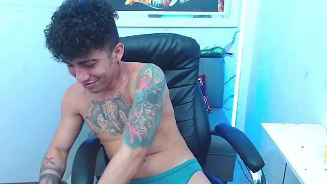 targuerian22 online show from October 12, 2025, 4:36 am