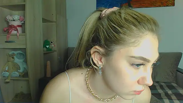 ChloesTem online show from February 12, 2025, 9:01 pm