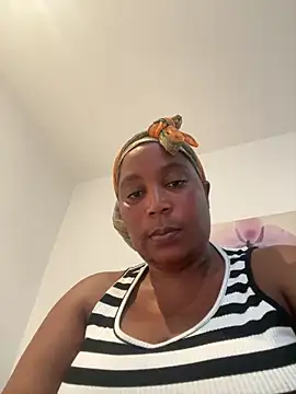 Snapshot of CurveyChocClit chatting on March 4, 2025, 3:59 pm CurveyChocClit online show from March 4, 2025, 3:59 pm