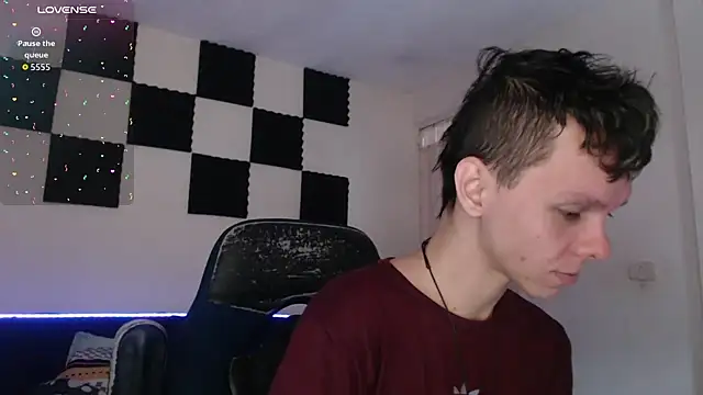 bryamado69 online show from November 15, 2025, 1:15 pm