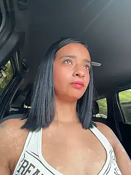 Laura fernandezII online show from February 5, 2026, 3:19 pm