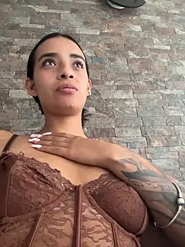 Laura fernandezII online show from February 16, 2026, 8:29 pm