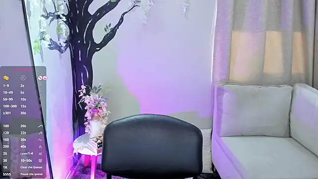 LenaRuiz  online show from September 24, 2025, 12:00 pm