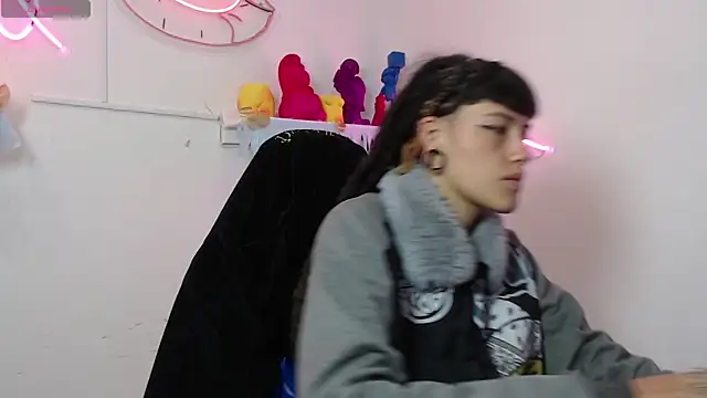  sharlotte777 online show from November 24, 2025, 1:44 pm