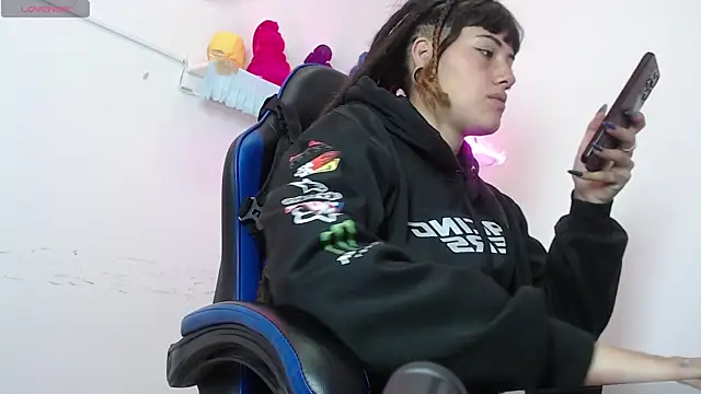  sharlotte777 online show from November 26, 2025, 2:06 pm