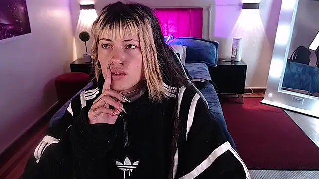  sharlotte777 online show from March 2, 2025, 1:09 pm