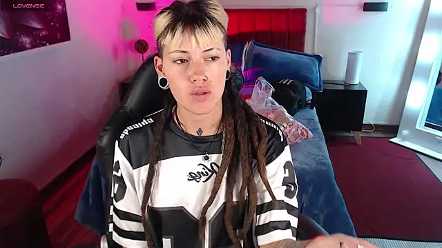  sharlotte777 online show from March 1, 2025, 1:40 pm