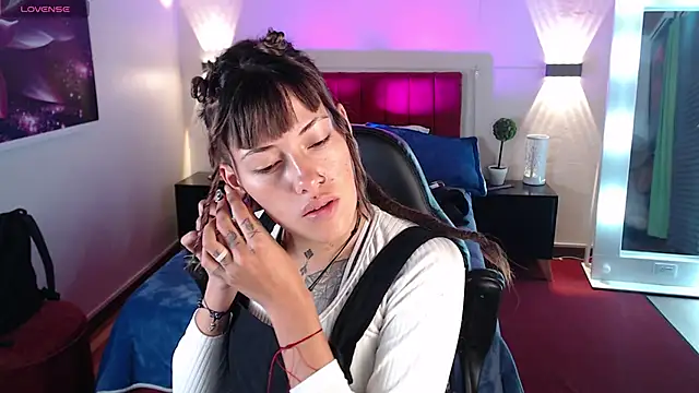  sharlotte777 online show from March 21, 2025, 1:45 pm