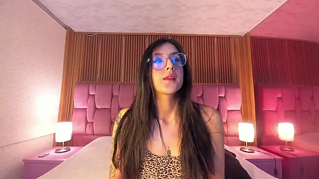 Snapshot of Princess_Violett chatting on November 29, 2025, 1:33 pm Princess Violett online show from November 29, 2025, 1:33 pm